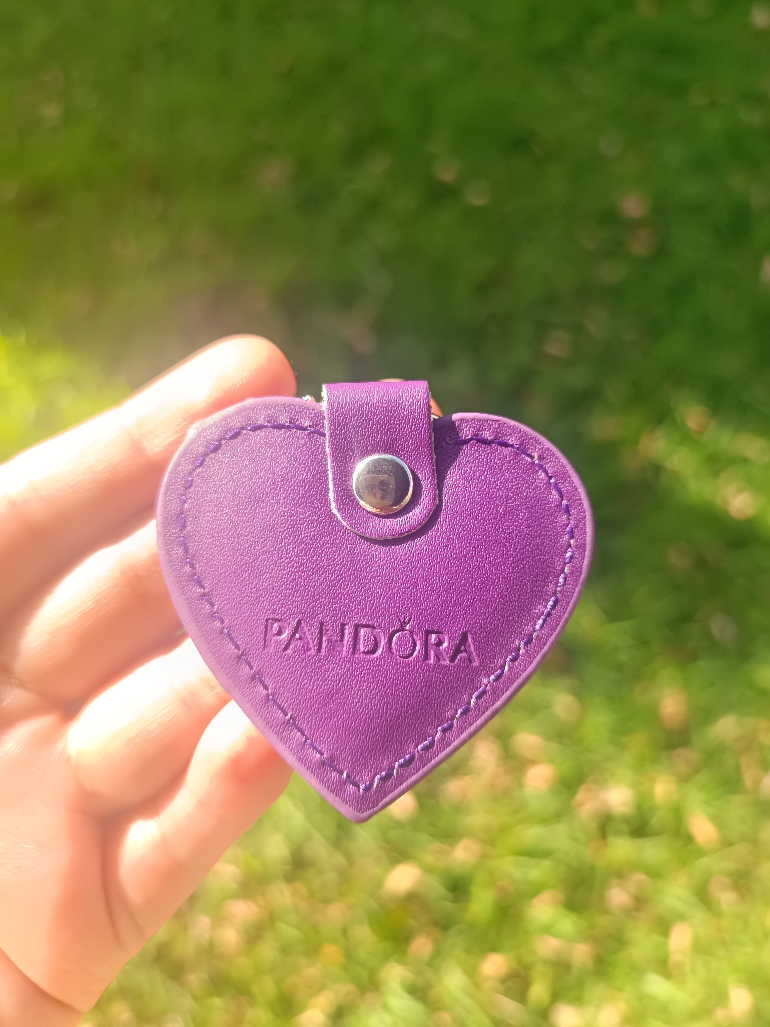 Llavero corazón morado con leyenda Pand ✪ 𝔼𝕟𝕥𝕣𝕖𝕘𝕒 𝕀𝕟𝕞𝕖𝕕𝕚𝕒𝕥𝕒