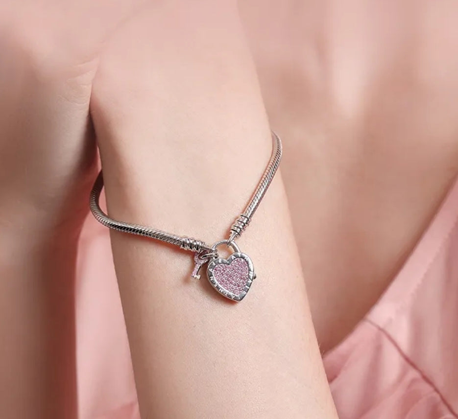 Brazalete broche de corazón colgante rosa de plata S925