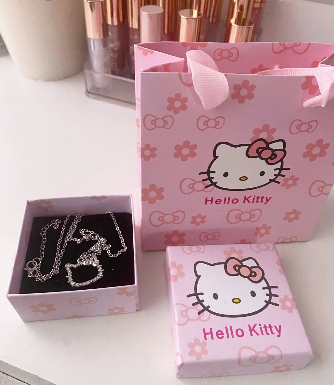 Caja Hello Kitty con bolsa de cartón Hello Kitty charm